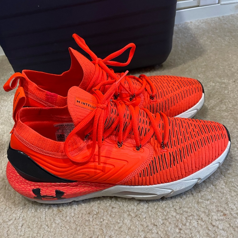 UNDER ARMOUR SNEAKERS